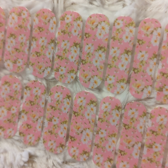 Jamberry Pink Floral Nail Wrap - Picture 3 of 4